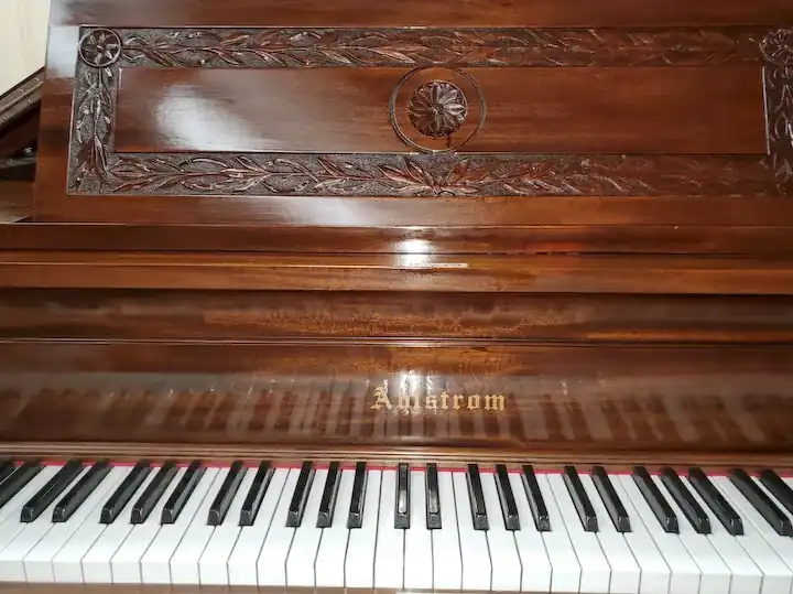 Ahlstrom Grand Piano Pic Five